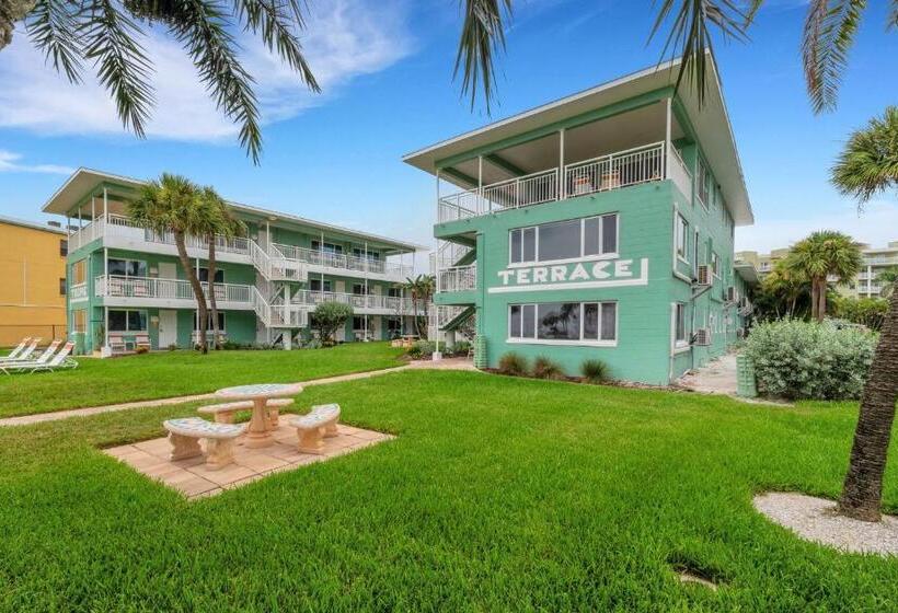 Tropic Terrace Suite #54   Beachfront Resort