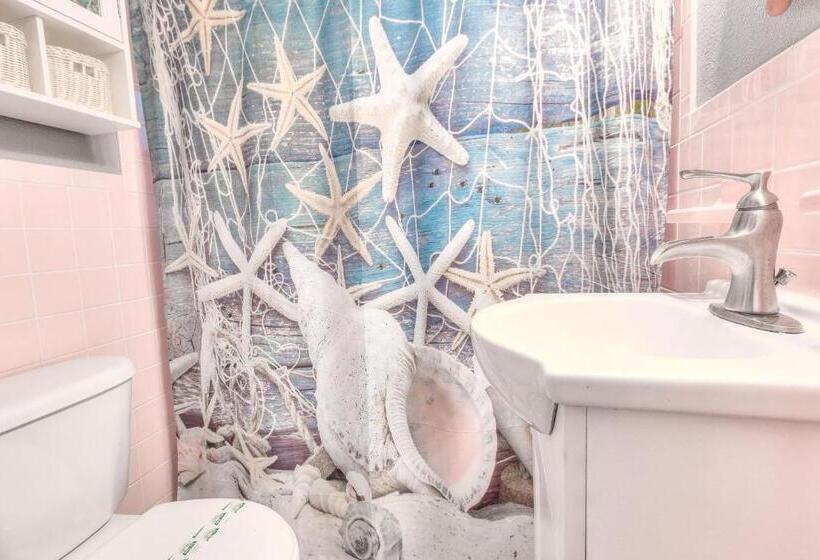 Tropic Terrace Suite #9   Beachfront Resort