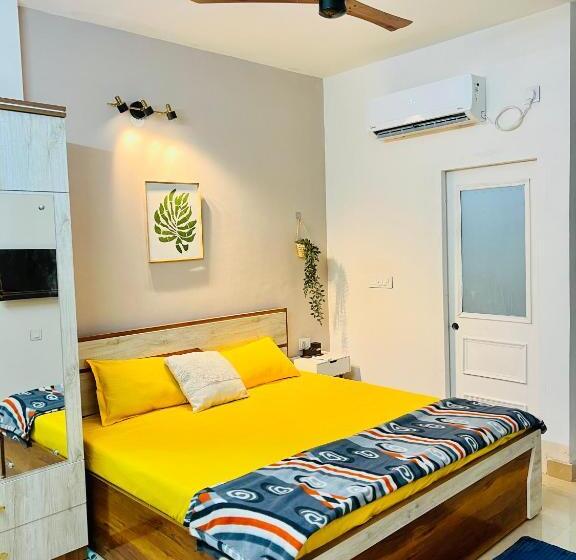 Bed and Breakfast Dhyani Residence