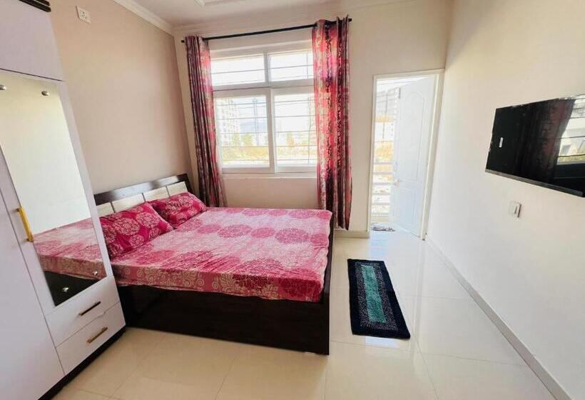 Bed and Breakfast Dhyani Residence