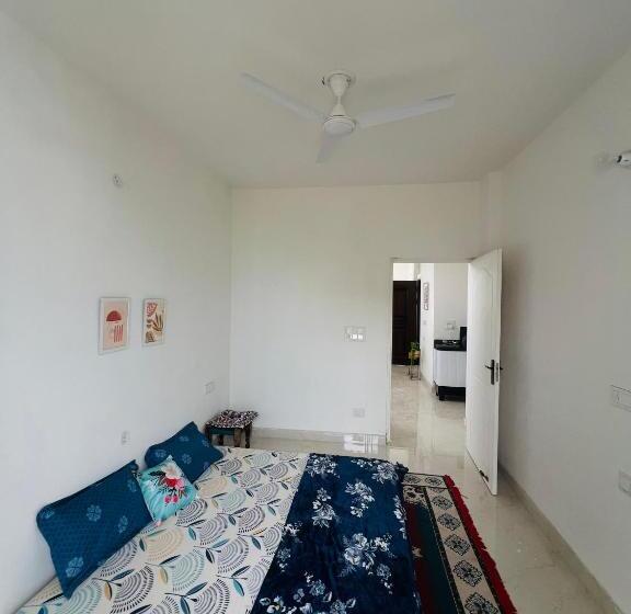 Bed and Breakfast Dhyani Residence