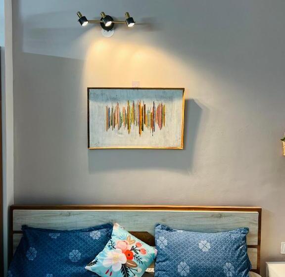 Bed and Breakfast Dhyani Residence