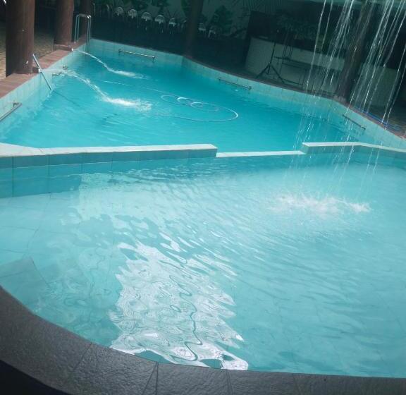 تختخواب و صبحانه Ljp Farm Resort