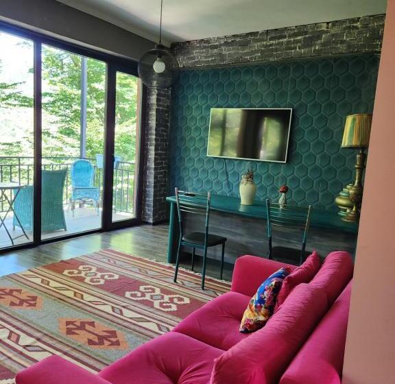 تختخواب و صبحانه თორო Thoreau