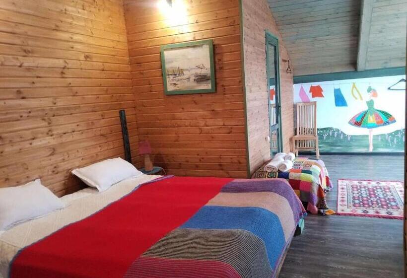 تختخواب و صبحانه თორო Thoreau