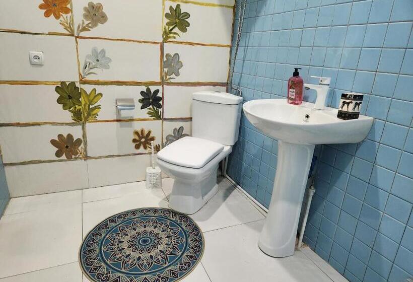 تختخواب و صبحانه თორო Thoreau