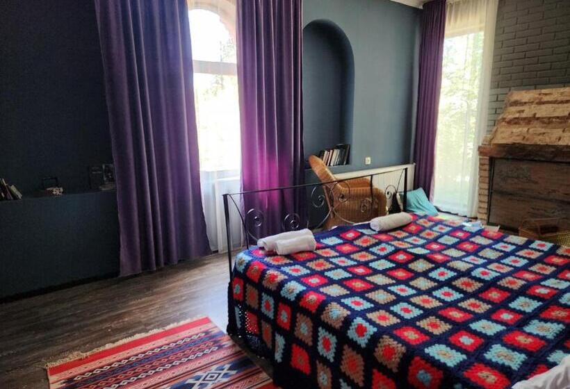 تختخواب و صبحانه თორო Thoreau