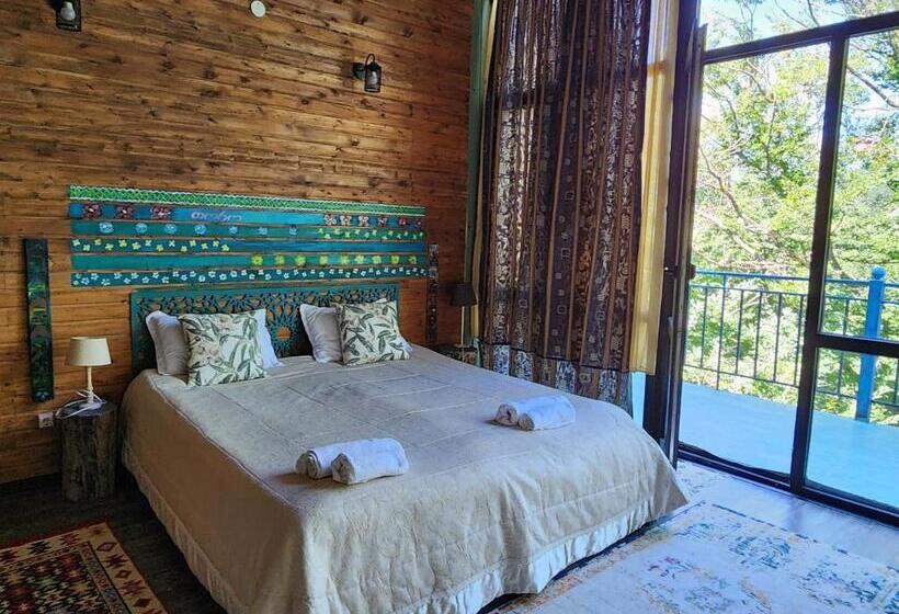 تختخواب و صبحانه თორო Thoreau