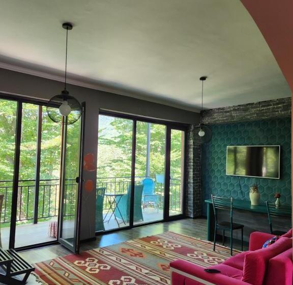 تختخواب و صبحانه თორო Thoreau