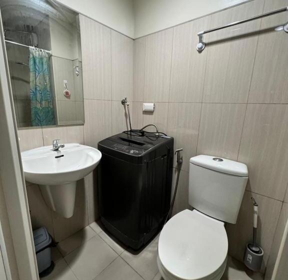 هتل Estaycation Condo Suites