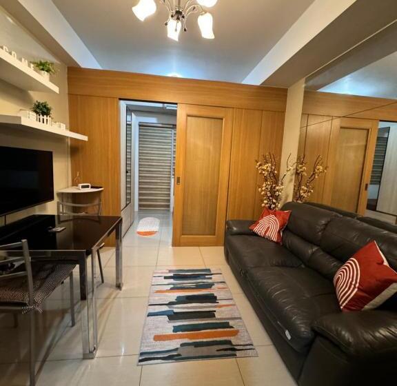 هتل Estaycation Condo Suites