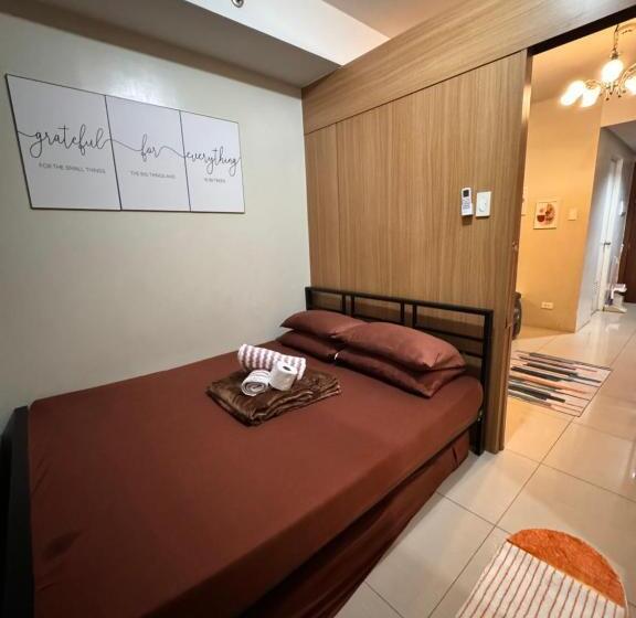 فندق Estaycation Condo Suites