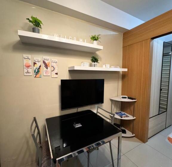 فندق Estaycation Condo Suites