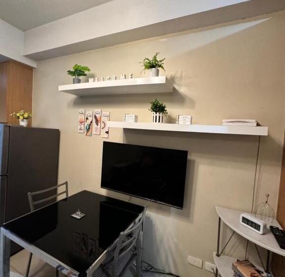 هتل Estaycation Condo Suites