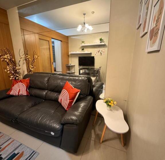 هتل Estaycation Condo Suites