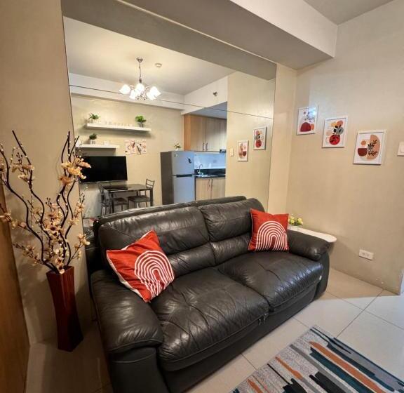 فندق Estaycation Condo Suites