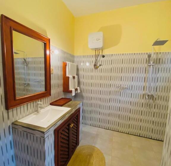 هتل Helens Luxury Resort