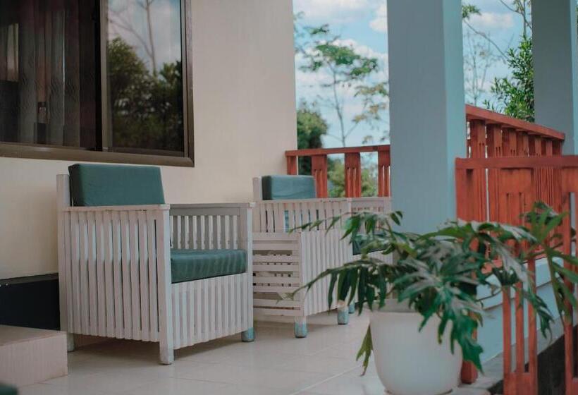 هتل Helens Luxury Resort