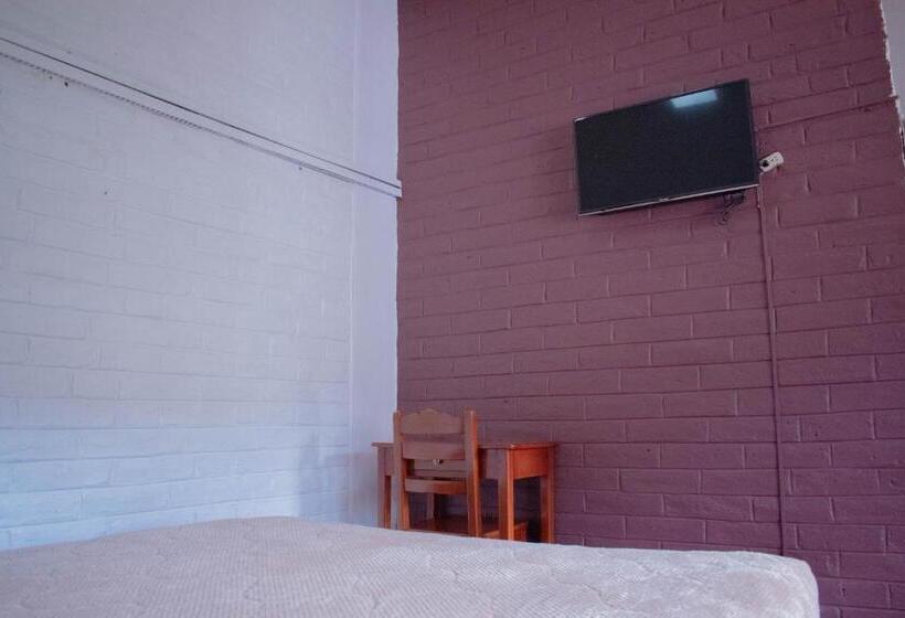 هتل Hostal El Eden