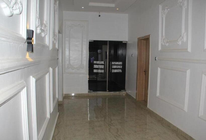 Отель Malare Palace