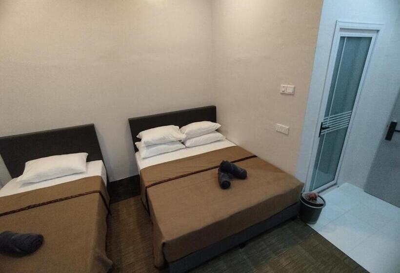 ホテル Nafeeza Roomstay