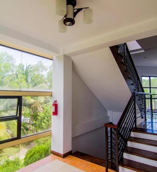 هتل Paradise Palm Resort