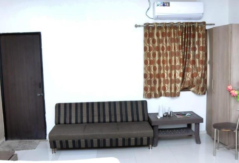 בית מלון כפרי Radhe Palace Morbi