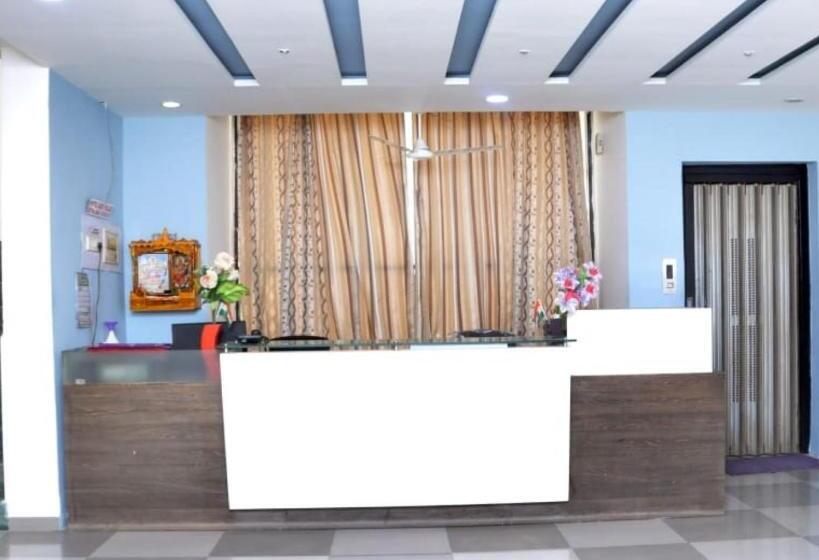 בית מלון כפרי Radhe Palace Morbi