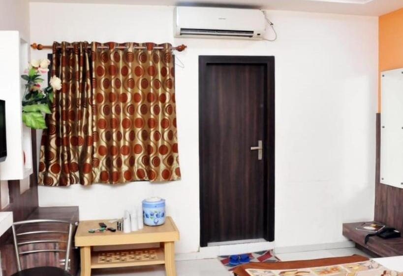 בית מלון כפרי Radhe Palace Morbi