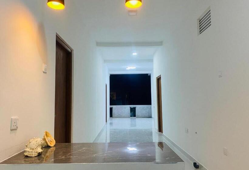 Отель Shell House