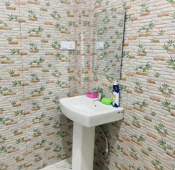 Отель Shell House