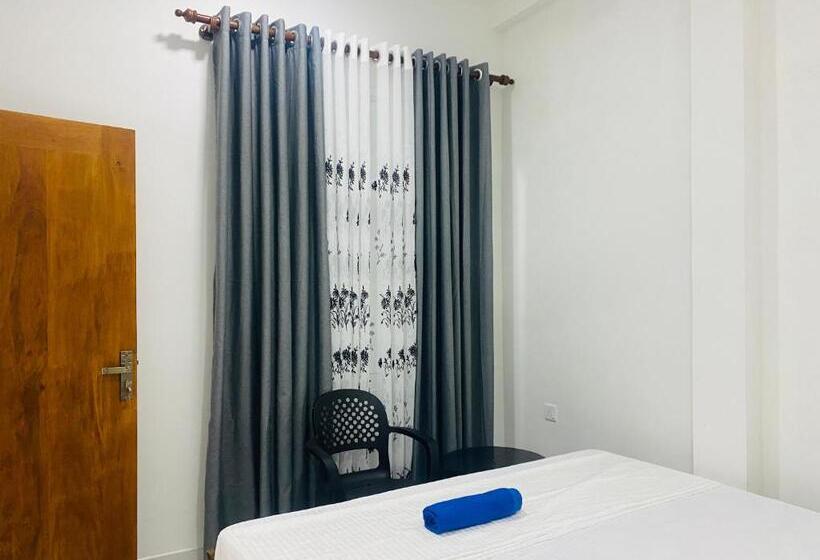 Отель Shell House