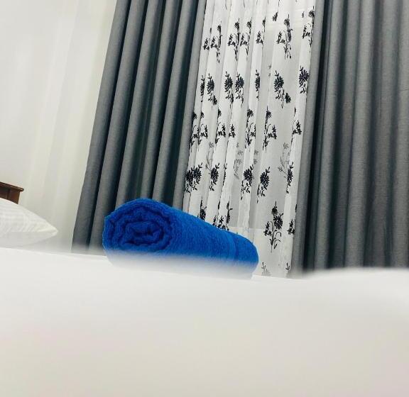 Отель Shell House