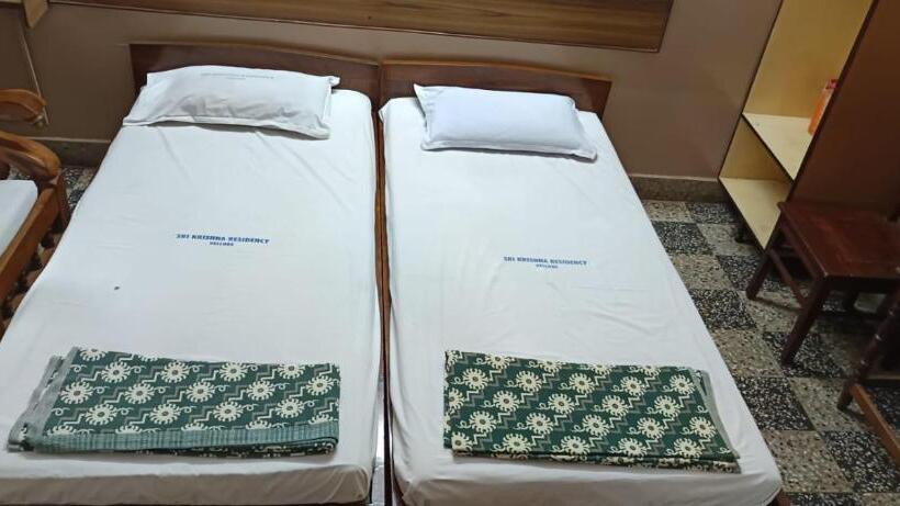 בית מלון כפרי Sri Krishna Residency