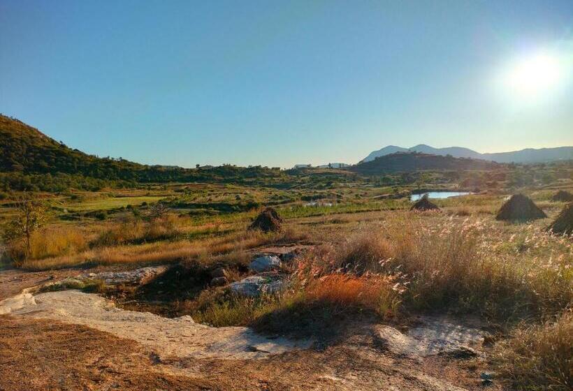 בית מלון כפרי The Shire Charming Farmstay