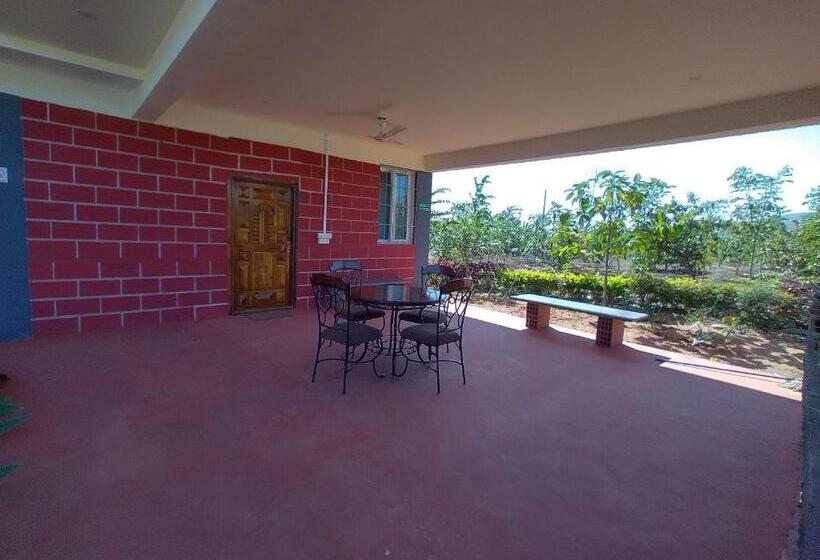 בית מלון כפרי The Shire Charming Farmstay