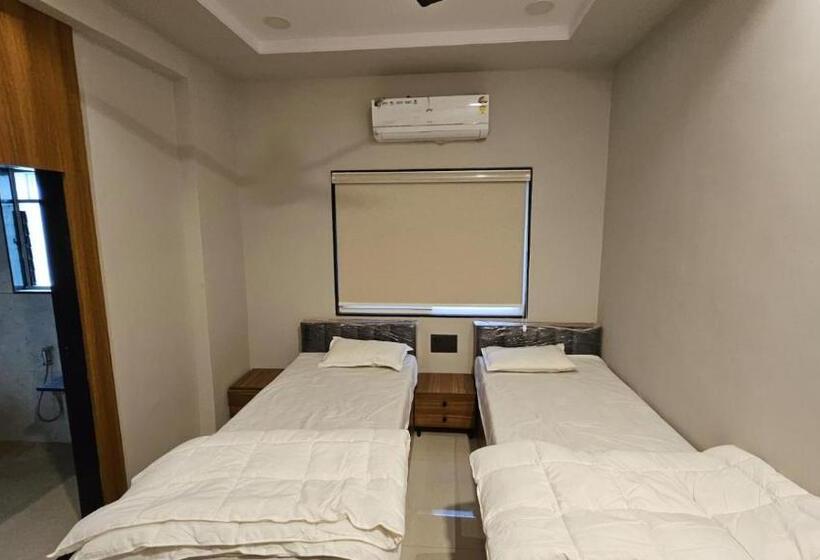 酒店 Vardhaman Inn