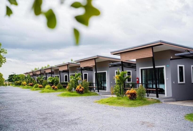 Meena Resort มีนารีสอร์ท