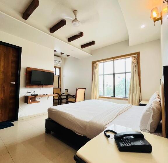 Metro Hotel Nathdwara , 500mtr 10min Walking From Shreenathji Temple