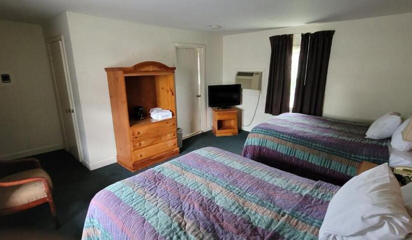 Мотель Town & Country Inn