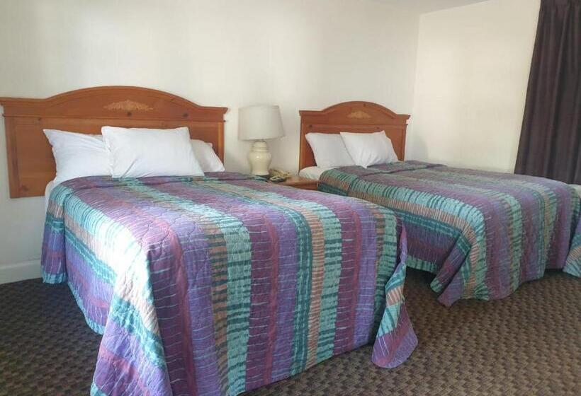 Мотель Town & Country Inn