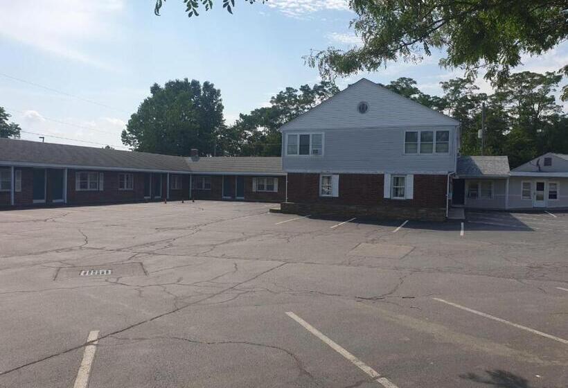 Мотель Town & Country Inn