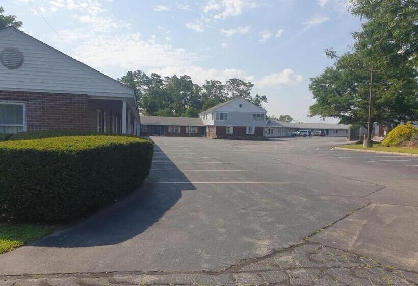 Мотель Town & Country Inn