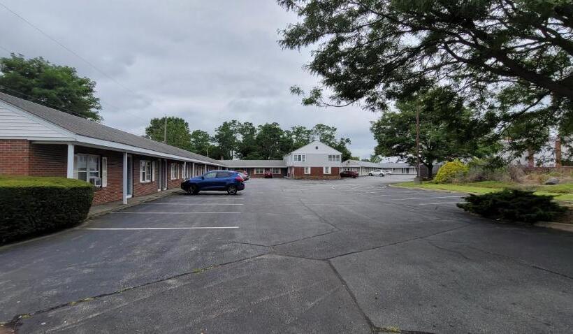 Мотель Town & Country Inn