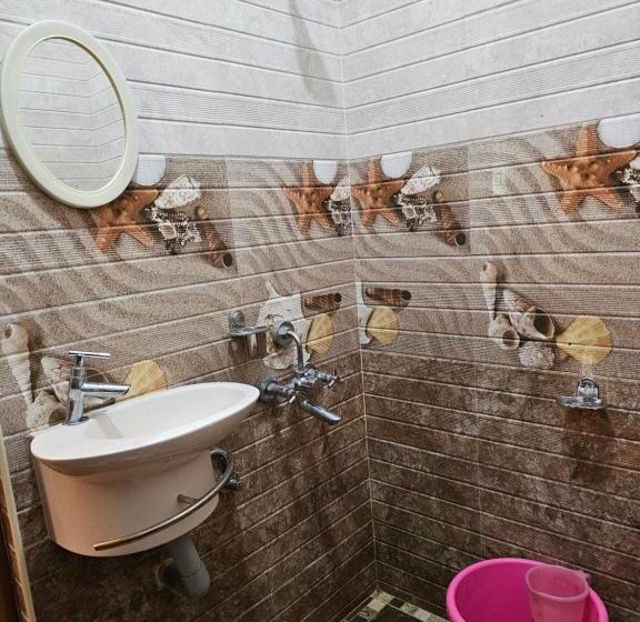 بنسيون Chithralaya Guest House