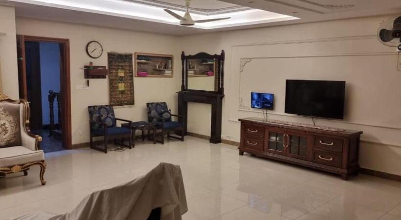 Пансион Joiya S House