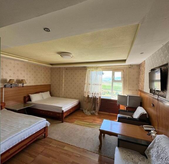 پانسیون Khuvsgul Edelweiss