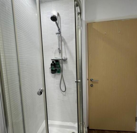 펜션 Kilnview Guesthouse Hanley & Staffordshire University