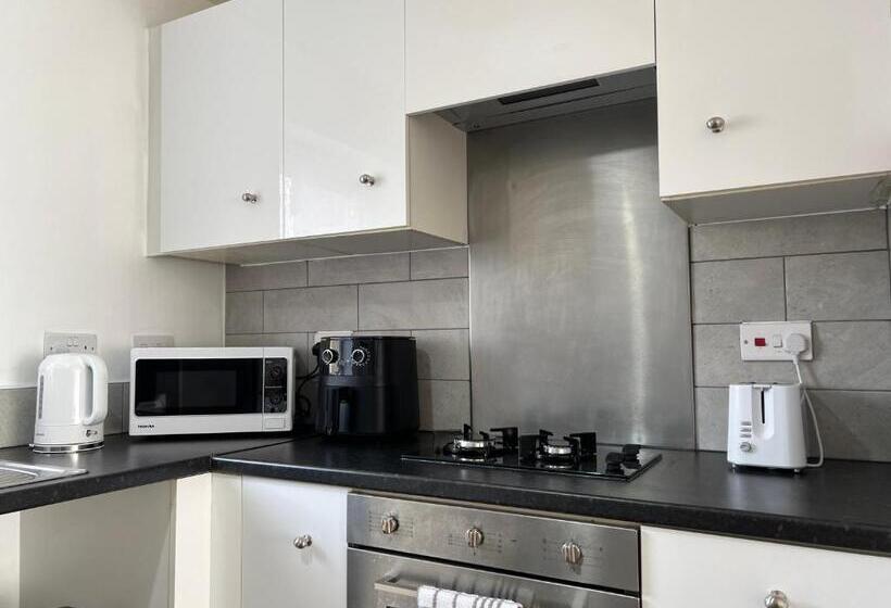 펜션 Kilnview Guesthouse Hanley & Staffordshire University