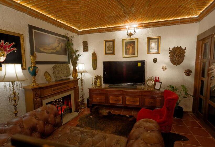 بنسيون La Casa De Las Poesías